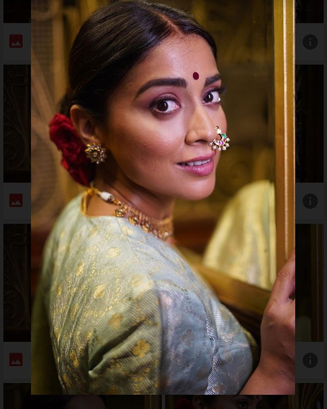 Shriya Saran Pulls Of The Vintage Fashion